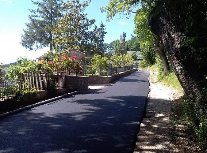 Lombardi Rita - Colle S. Martino アパート *