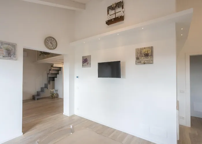 Lombardi Rita - Colle S. Martino アパート